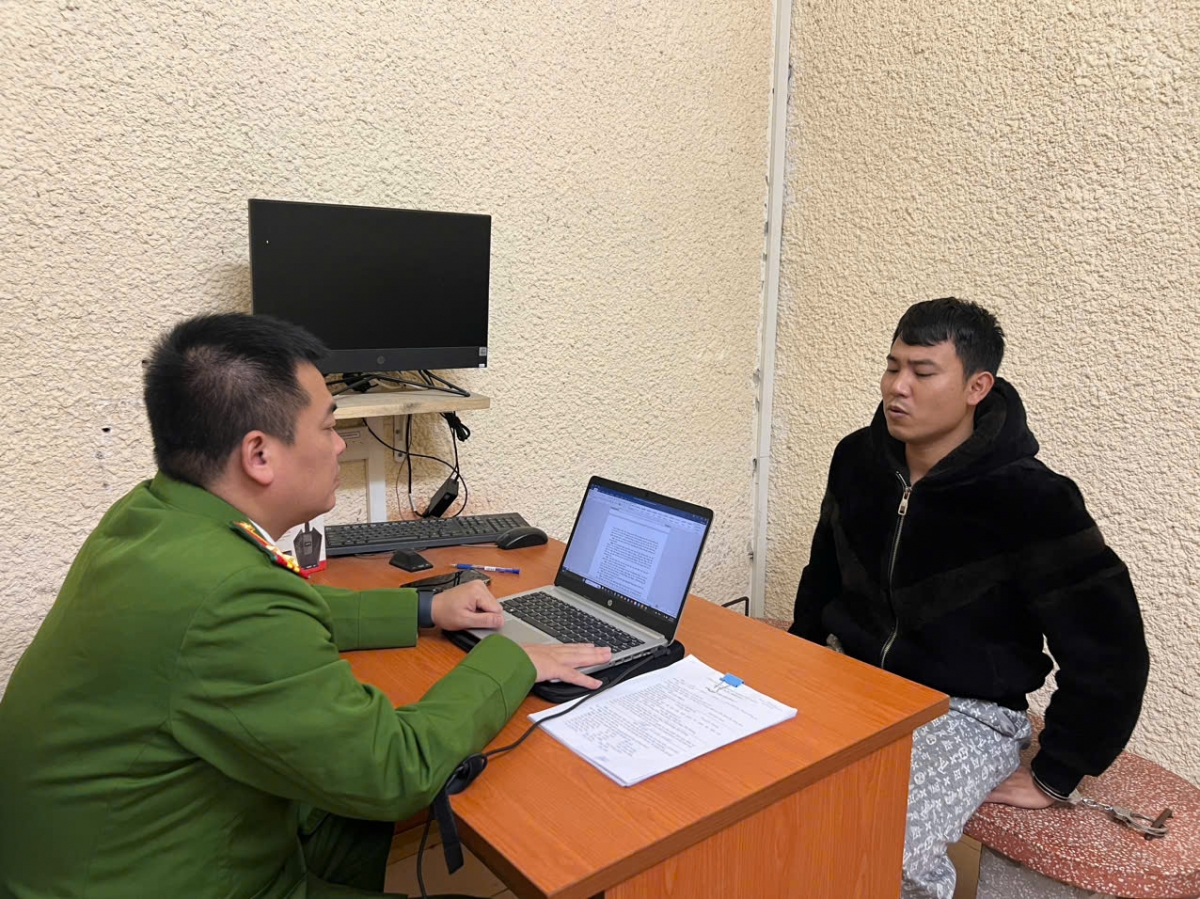 Lực lượng chức năng làm việc với Lê Văn Nhật
