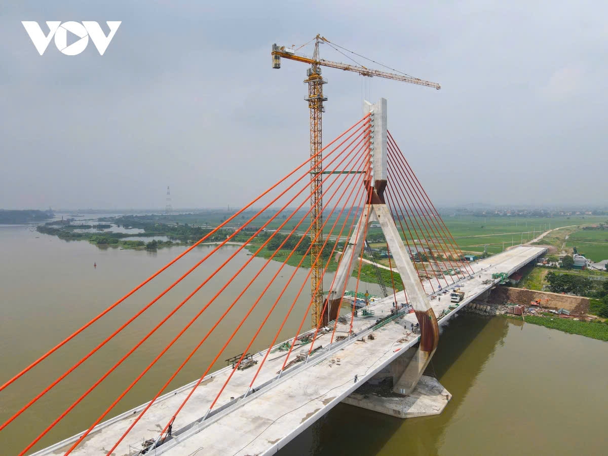 Dự kiến, phần đường dẫn lên cầu Đồng Việt hoàn thành trước ngày 30/4 năm nay để kết nối với tỉnh Hải Dương.
