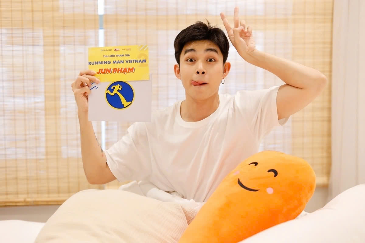 Trong Running Man Vietnam mùa 1, Jun Phạm là "Thỏ trắng" hiền lành nhưng bất ngờ trở thành "cao thủ chiến thuật". Anh có nhiều màn thoát hiểm ngoạn mục và từng làm nên chuyện khi giành chiến thắng trong một số tập đấu quan trọng. Ban đầu, nam ca sĩ bị đánh giá là "yếu đuối" nhất nhóm, nhưng càng về sau, Jun Phạm ngày càng thể hiện sự tiến bộ cả về chiến thuật lẫn sức mạnh, khiến các thành viên khác phải dè chừng.