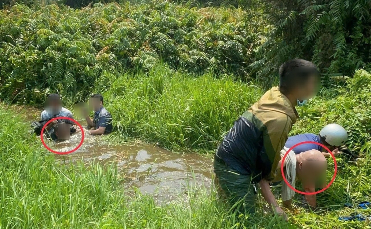 Lực lượng công an bắt giữ Ma Cai và Fan Guohui tại bãi đất trống (Ảnh: CACC)