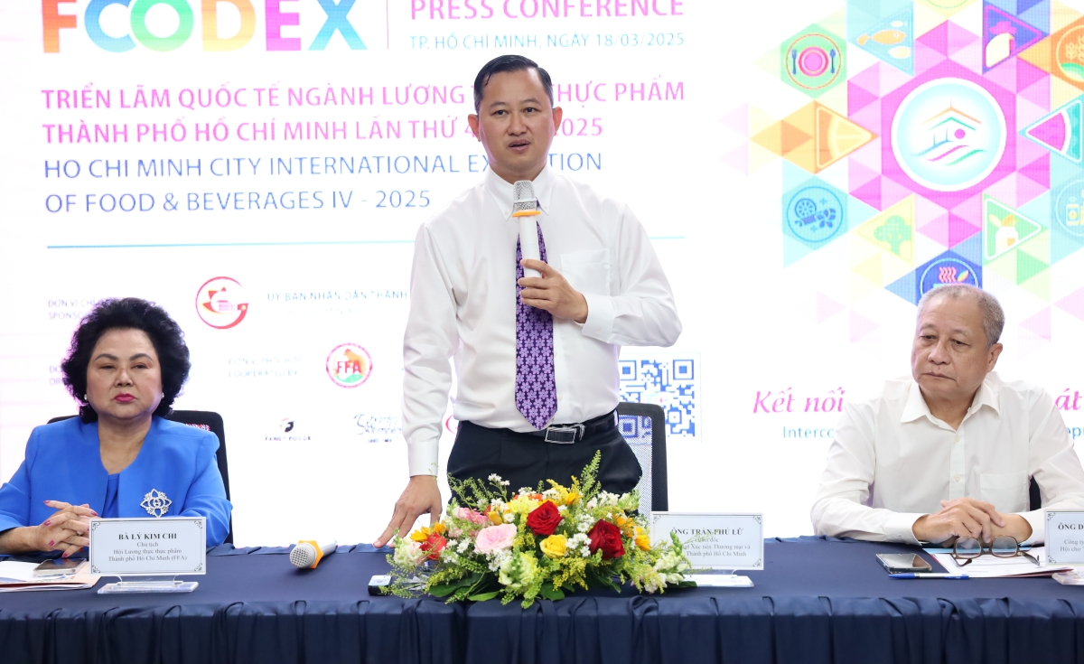 Ông Trần Phú Lữ, Giám đốc Trung tâm Xúc tiến Thương mại và Đầu tư TP.HCM (ITPC) trao đổi với báo chí hoạt động hỗ trợ doanh nghiệp xuất khẩu sản phẩm lương thực, thực phẩm xanh (Ảnh: BTC)
