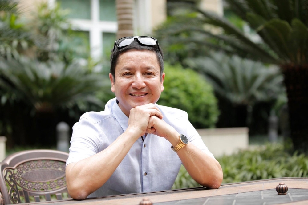 Trong một chương trình truyền hình gần đây, NSƯT Chí Trung về cuộc hôn nhân đổ vỡ với nghệ sĩ Ngọc Huyền, đối diện dư luận tiêu cực và mối quan hệ hiện tại với vợ cũ. Sau khi ly hôn, NSƯT Chí Trung phải đối mặt với nhiều bình luận tiêu cực. "Cả xã hội lên án tôi, nghĩ tôi chạy theo tình trẻ để bỏ người vợ tào khang. Rất oan ức với tôi, chúng tôi chia tay nhau đàng hoàng, gần 2 năm sau tôi mới gặp bạn gái", nghệ sĩ giải thích.