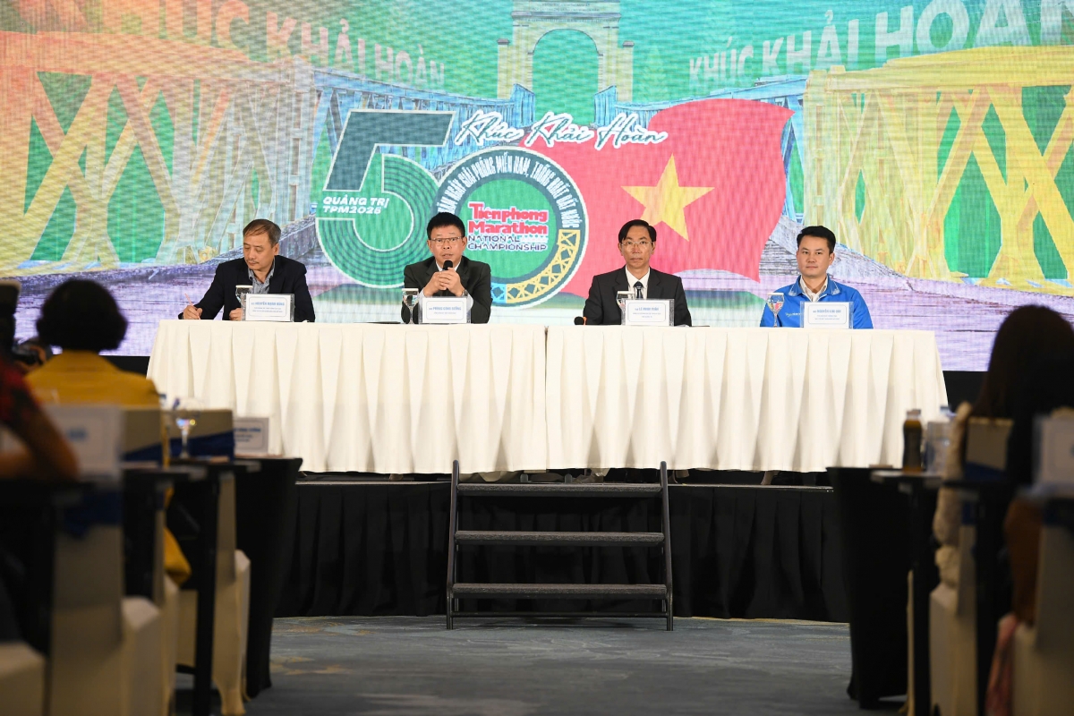 Quang cảnh buổi họp báo. 