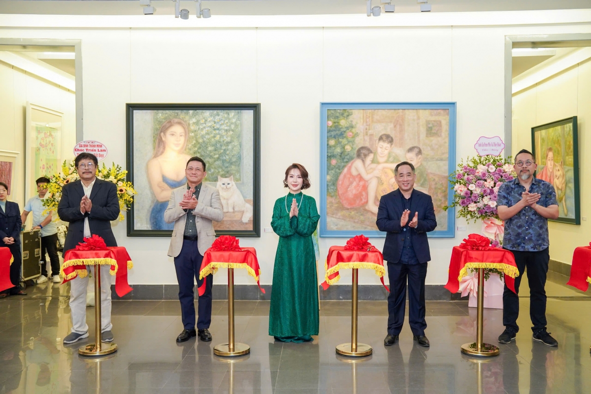 Khai mạc triển lãm "Nơi thời gian chậm lại" tại Bảo tàng Mỹ thuật Việt Nam chiều 22/3