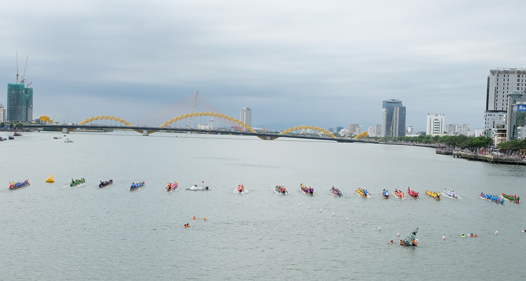 17 thuyền Nam xuất phát