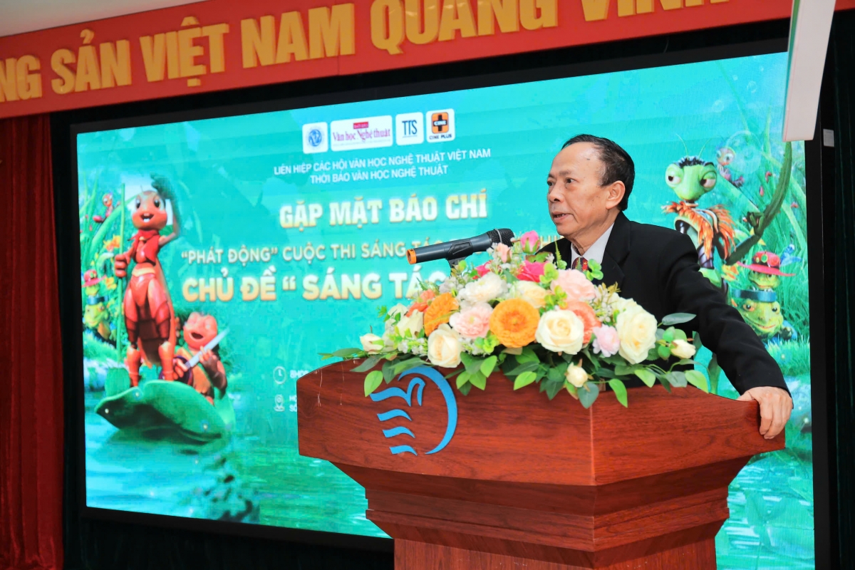 Nhà văn, nhà báo Hoàng Dự, Tổng Biên tập Thời báo Văn học Nghệ thuật