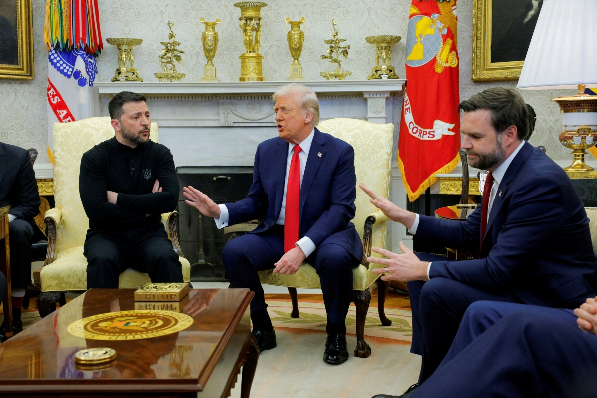 Cuộc gặp giữa Tổng thống Mỹ Donald Trump và Tổng thống Ukraine Volodymyr Zelensky cùng Phó Tổng thống Mỹ JD Vance tại Phòng Bầu dục của Nhà Trắng hôm 28/2. Ảnh: Reuters