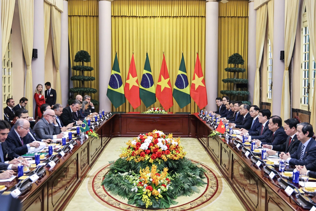 Chủ tịch nước Lương Cường và Tổng thống Luiz Inácio Lula da Silva dẫn đầu đoàn cấp cao hai nước tiến hành hội đàm