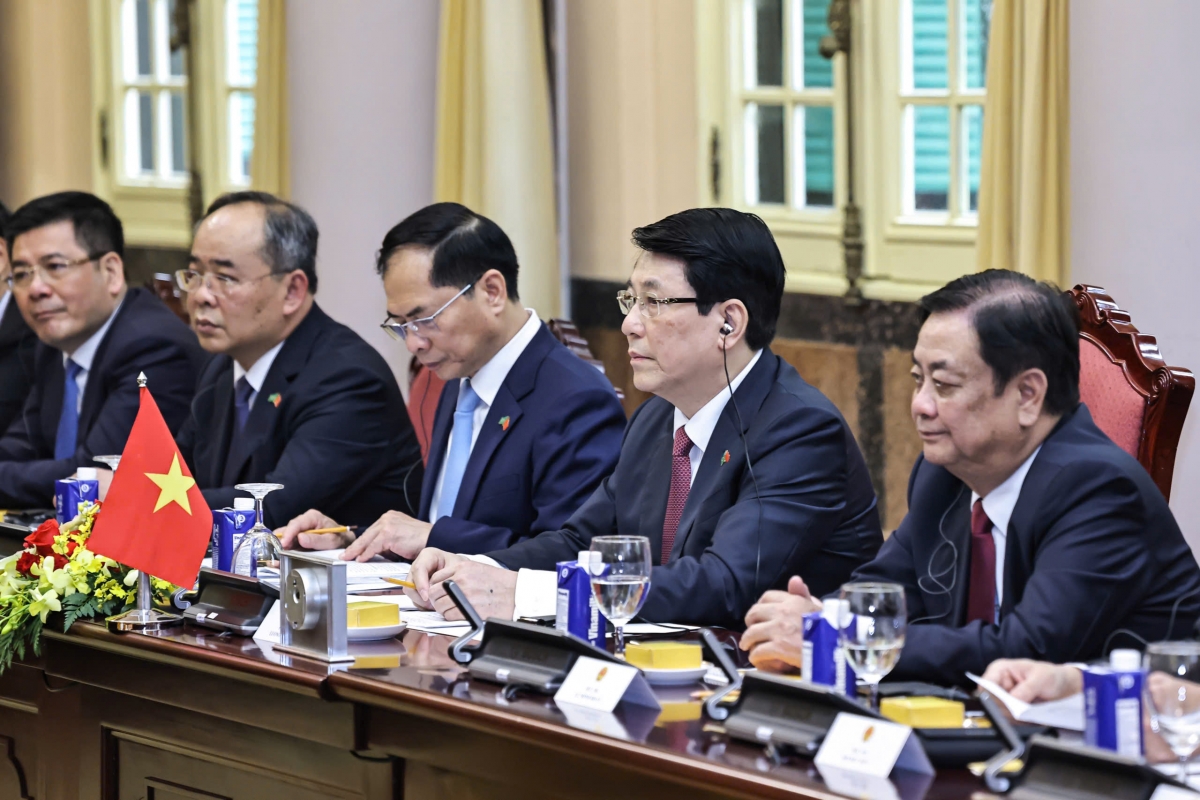 Chủ tịch nước Lương Cường và đoàn đại biểu cấp cao Việt Nam tại hội đàm