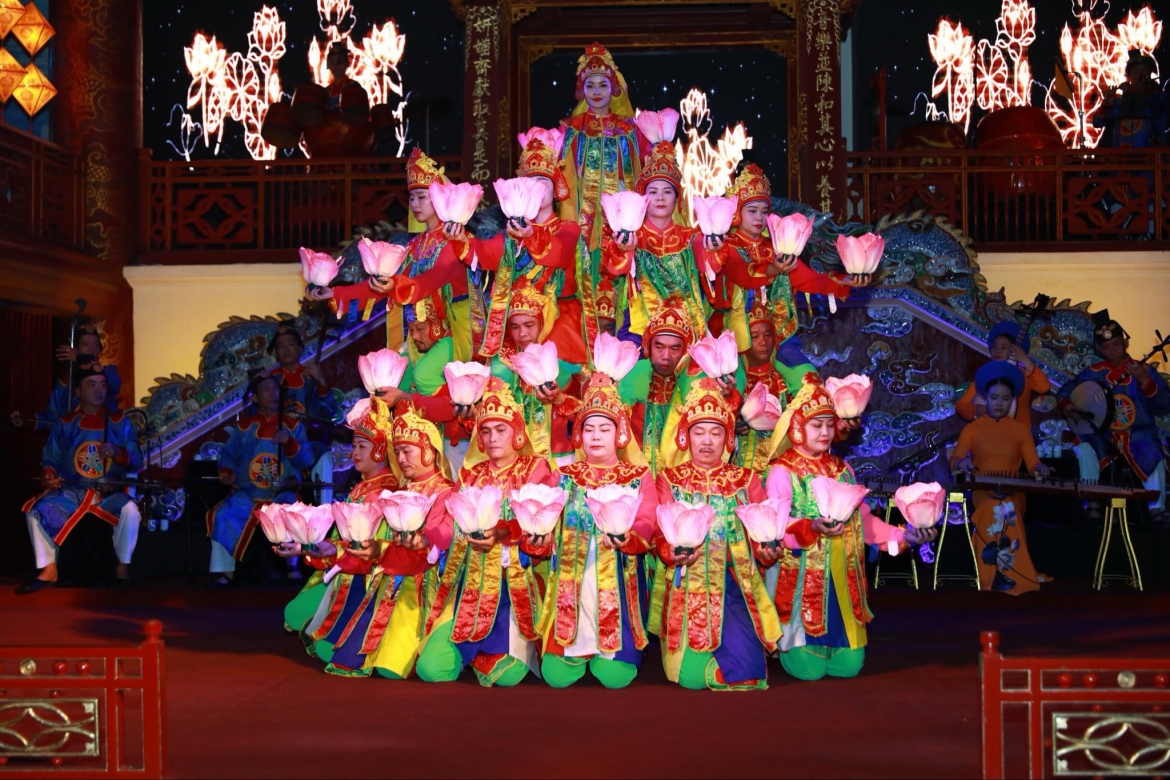 Chương trình "Giai điệu kinh thành – Hành trình tuổi trẻ" vừa diễn ra tại Nhà hát Duyệt Thị Đường - Huế