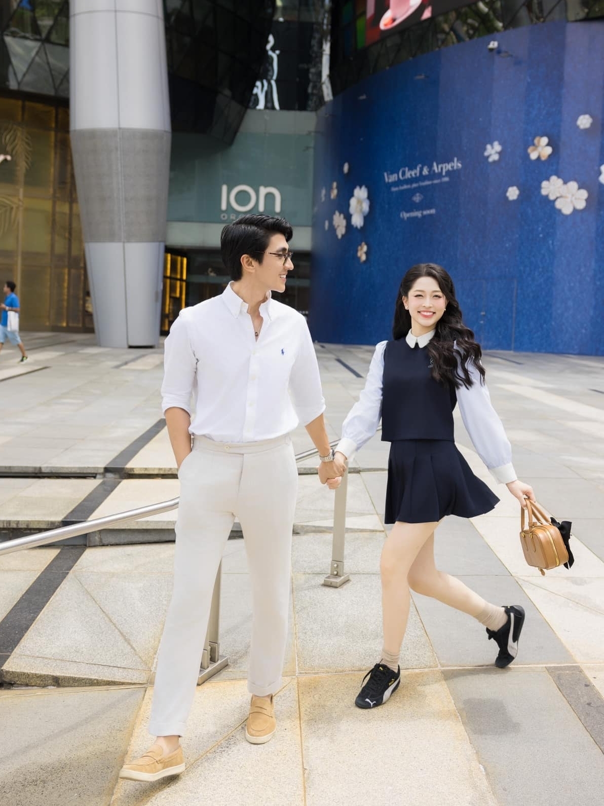 Vợ chồng Bình An - Phương Nga tận hưởng chuyến đi Singapore. (Nguồn: FBNV)