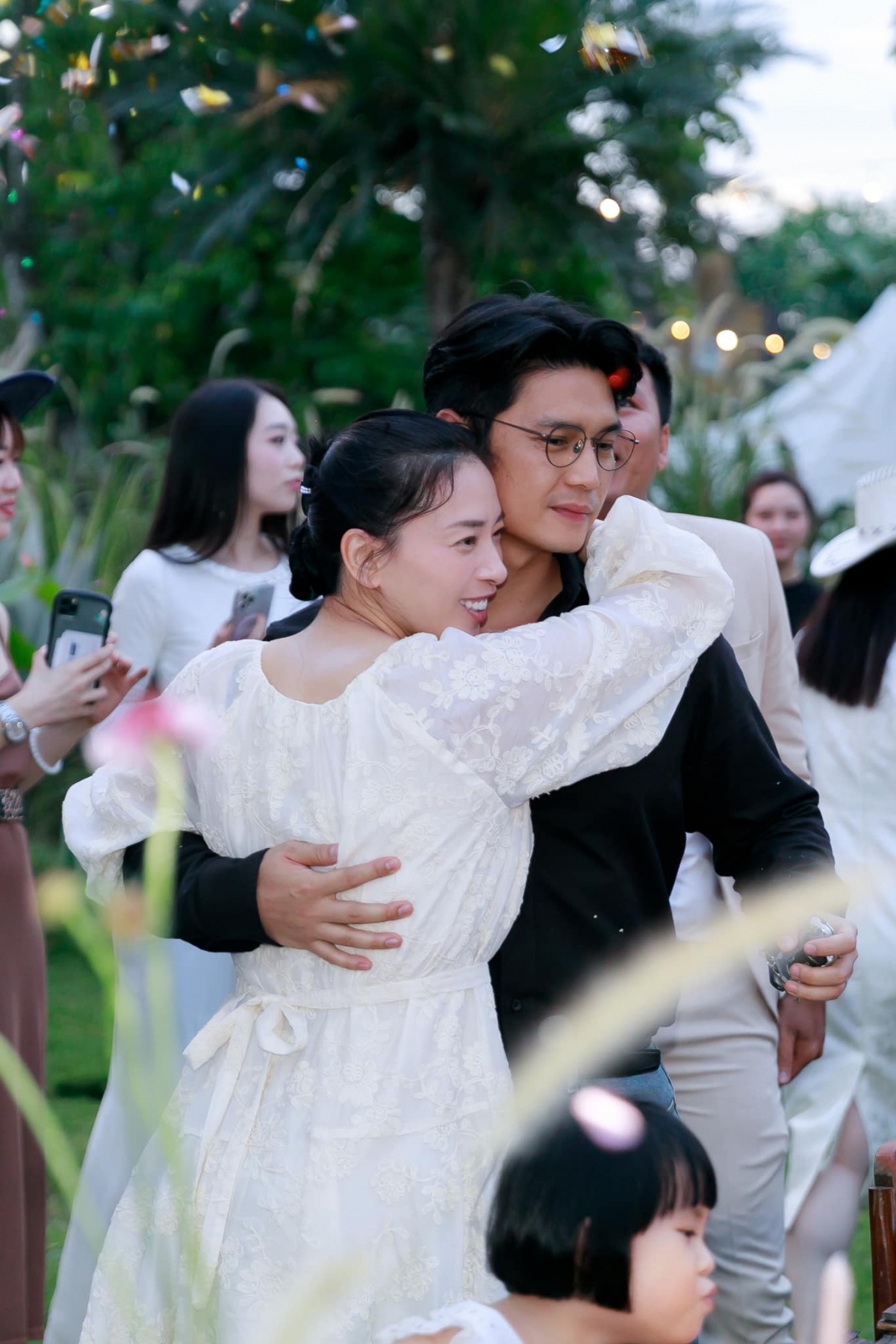 Ngô Thanh Vân kết hôn với Huy Trần, kém cô 11 tuổi, vào năm 2022. Ông xã của Ngô Thanh Vân là Việt kiều Đức. Cặp đôi lộ tín hiệu hẹn hò từ năm 2020 nhưng không công khai với công chúng chuyện tình cảm. Hôn nhân của nữ diễn viên và ông xã nhận được sự ủng hộ lớn từ công chúng nhờ sự chân thành và tình cảm mà cả hai dành cho nhau.