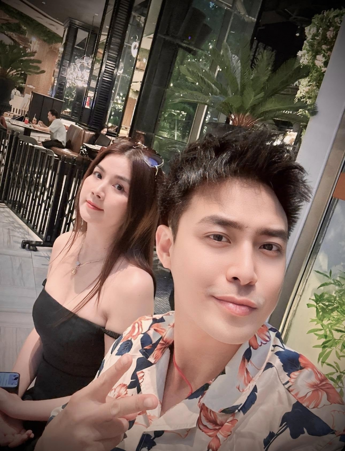 Kha Ly và ông xã Thanh Duy tận hưởng chuyến du lịch tại Thái Lan. (Nguồn: FBNV)