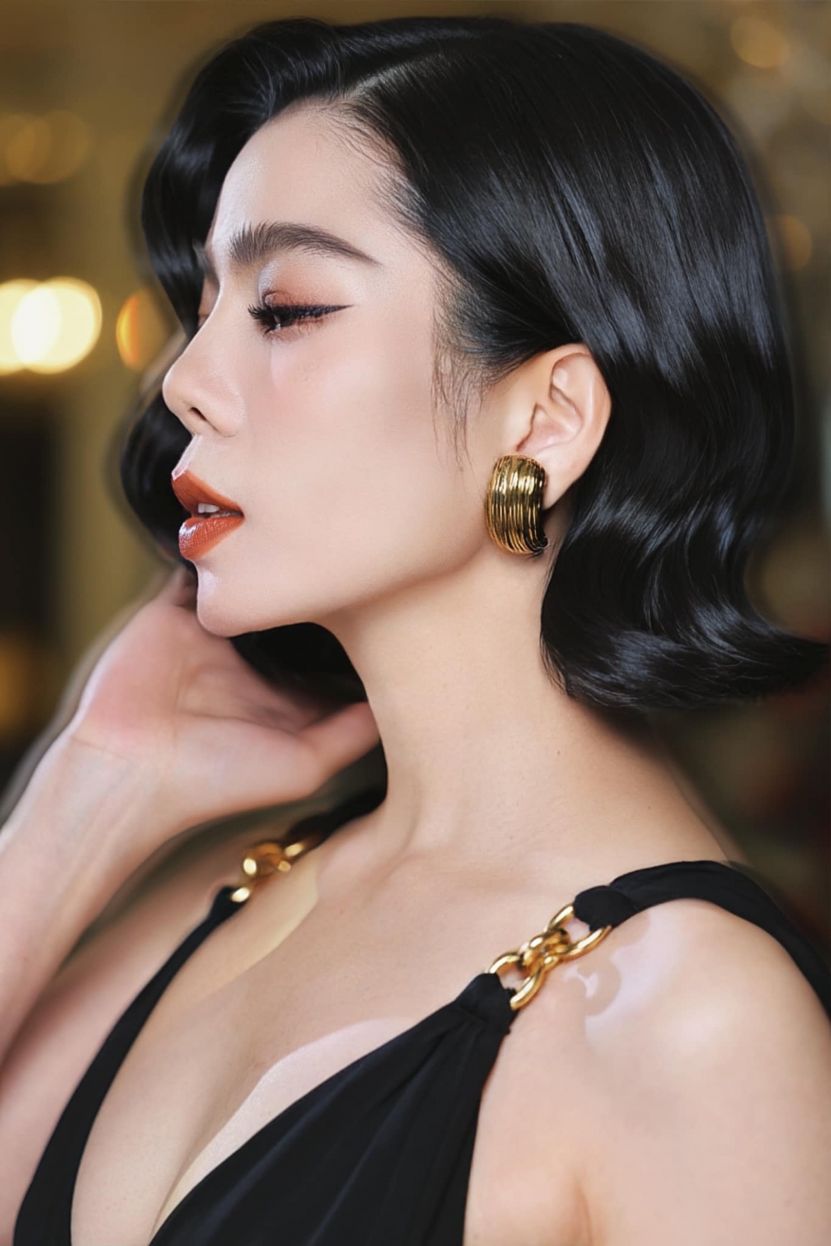 “Đàn ông hay đàn bà cũng đều mê người tài giỏi, bản lĩnh và khí phách nổi trội. Sự hấp dẫn của người thành công chính là năng lượng cuốn hút không thể chối cãi”, Lệ Quyên chia sẻ. (Nguồn: FBNV)