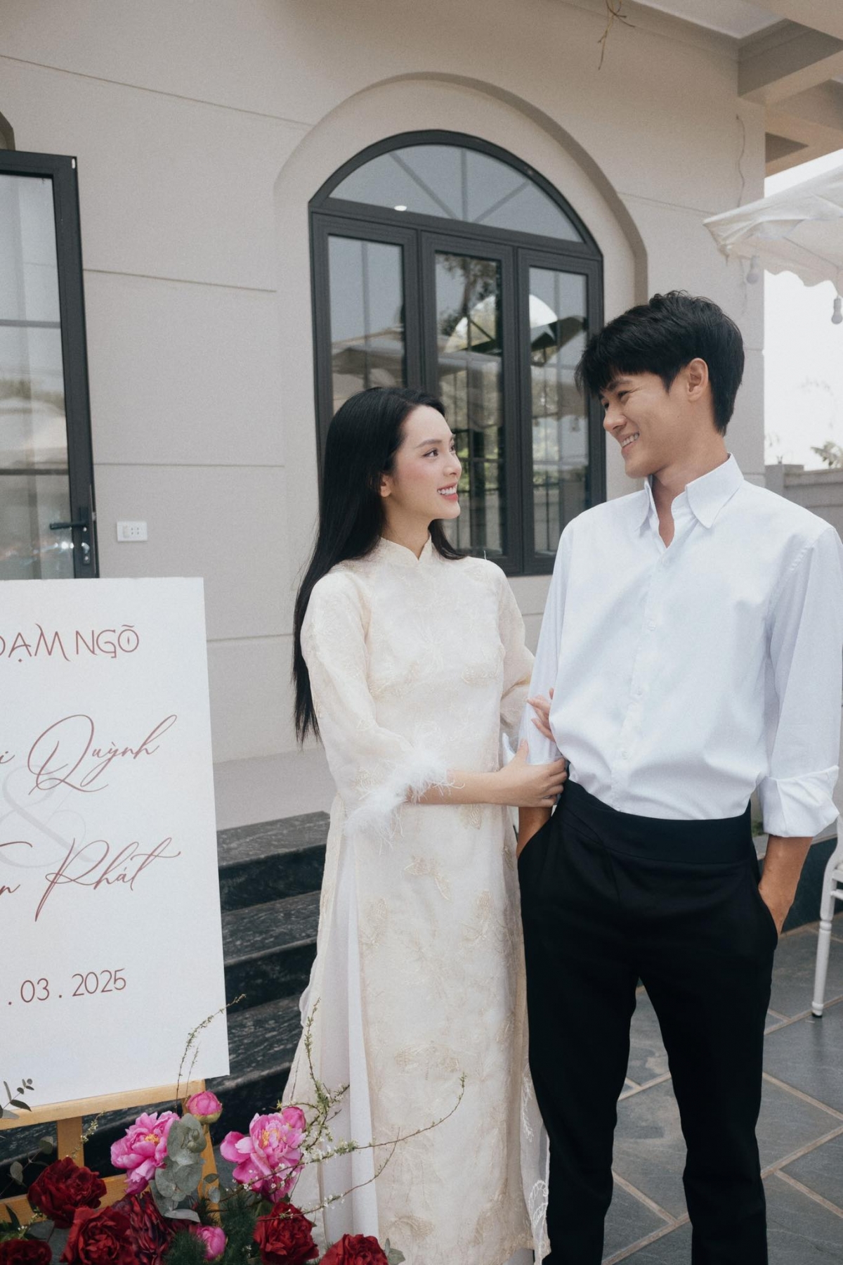 Trong lễ vu quy, sự xuất hiện của dàn xe sang từ phía nhà trai đã thu hút sự chú ý, bàn luận trên mạng xã hội. Khi gia thế của chồng bị bàn tán, Quỳnh Lương nói chồng cô không phải thiếu gia và dàn xe rước dâu không phải tài sản của gia đình chồng, mà từ một dịch vụ cho thuê.
