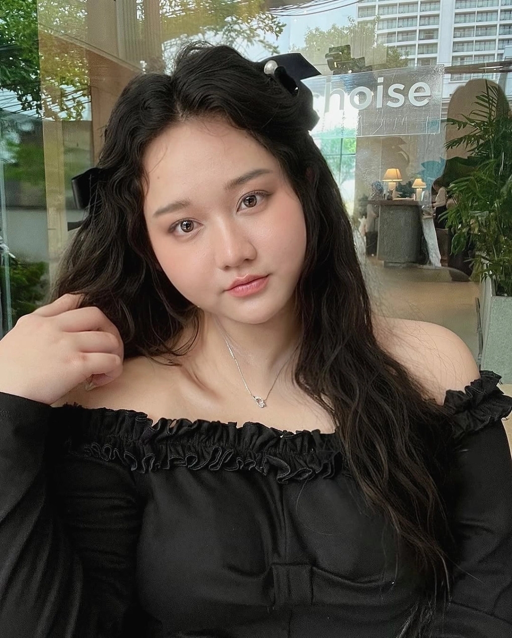 Nàng thơ Trúc Anh của phim 'Mắt biếc' đăng tải trên Instagram một số hình ảnh hiện tại với thân hình mũm mĩm hơn 72,8 kg, hôm 21/3.