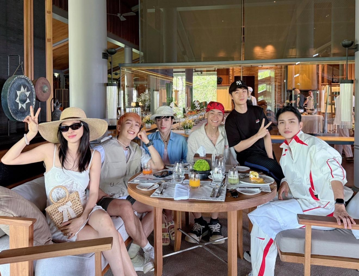 Vợ chồng Đăng Khôi – Thủy Anh cùng các “Anh tài” đi nghỉ dưỡng, xả hơi sau 2 concert Anh trai vượt ngàn chông gai ở TP.HCM. (Nguồn: FBNV)