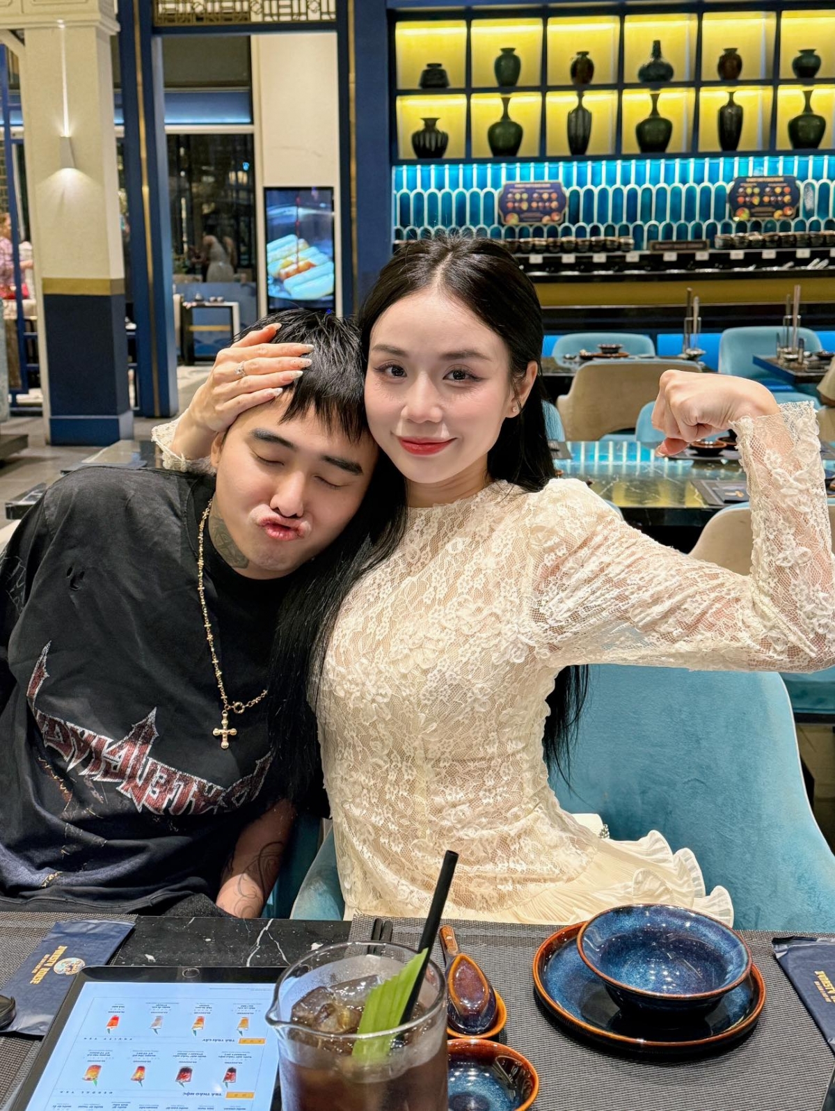 Cindy Lư khoe ảnh tình tứ bên Đạt G. Cộng đồng mạng dành nhiều lời khen đẹp đôi cho hai người. (Ảnh: FBNV)