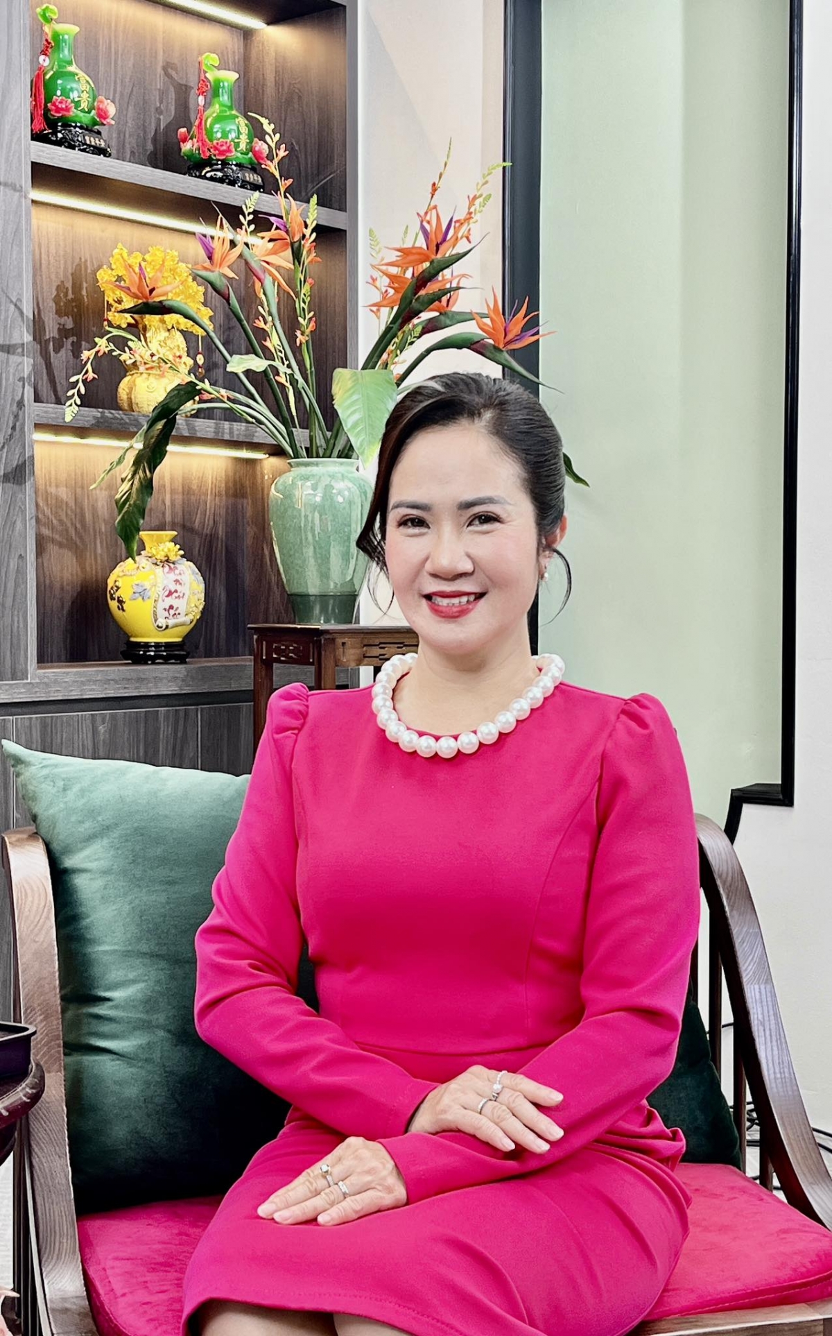 NSƯT Nguyệt Hằng khoe vẻ đẹp rạng rỡ vào ngày đầu tuần: “Tuần mới nhiều niềm vui trong công việc nhé mọi người!”. (Nguồn: FBNV)