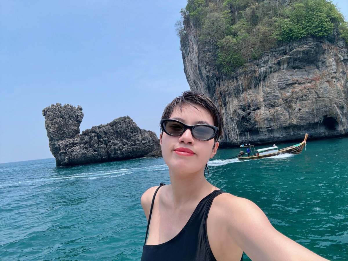 Rapper Pháo tận hưởng khoảng thời gian thư giãn trong chuyến đi Thái Lan. Cô đang có chuyến du lịch Thái Lan cùng gia đình. (Ảnh: FBNV)