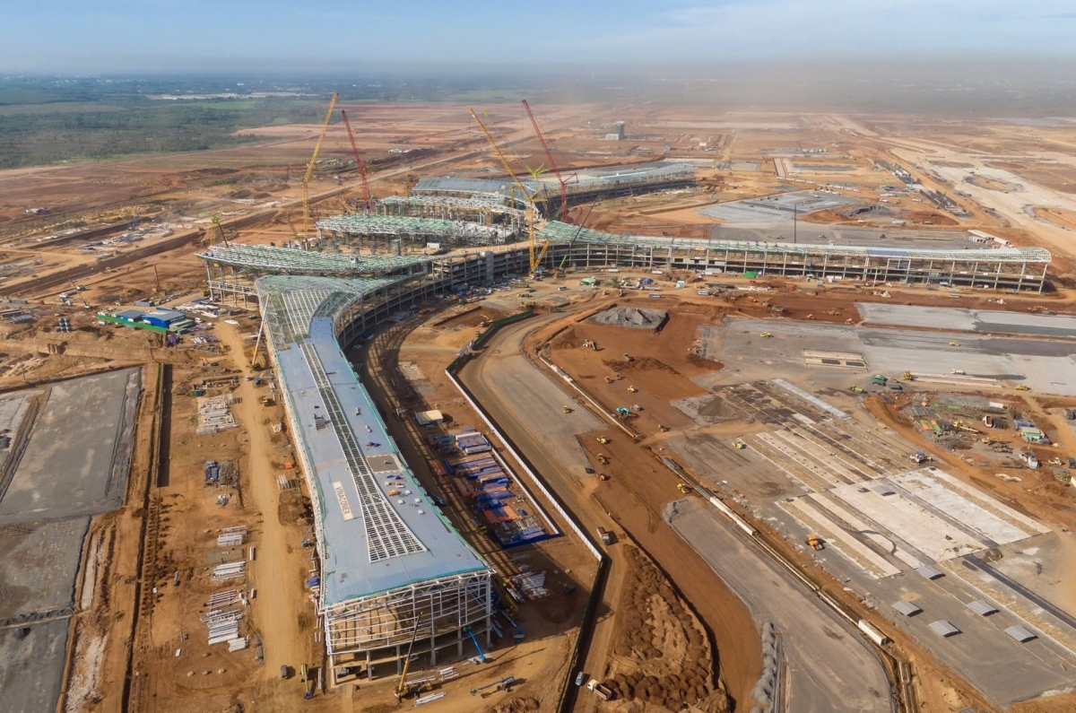 Tuyến T1 dài 4,3km, kéo dài từ phía Tây sân bay Long Thành đến Quốc lộ 51, được thiết kế với vận tốc 80km/h theo tiêu chuẩn đường chính đô thị.