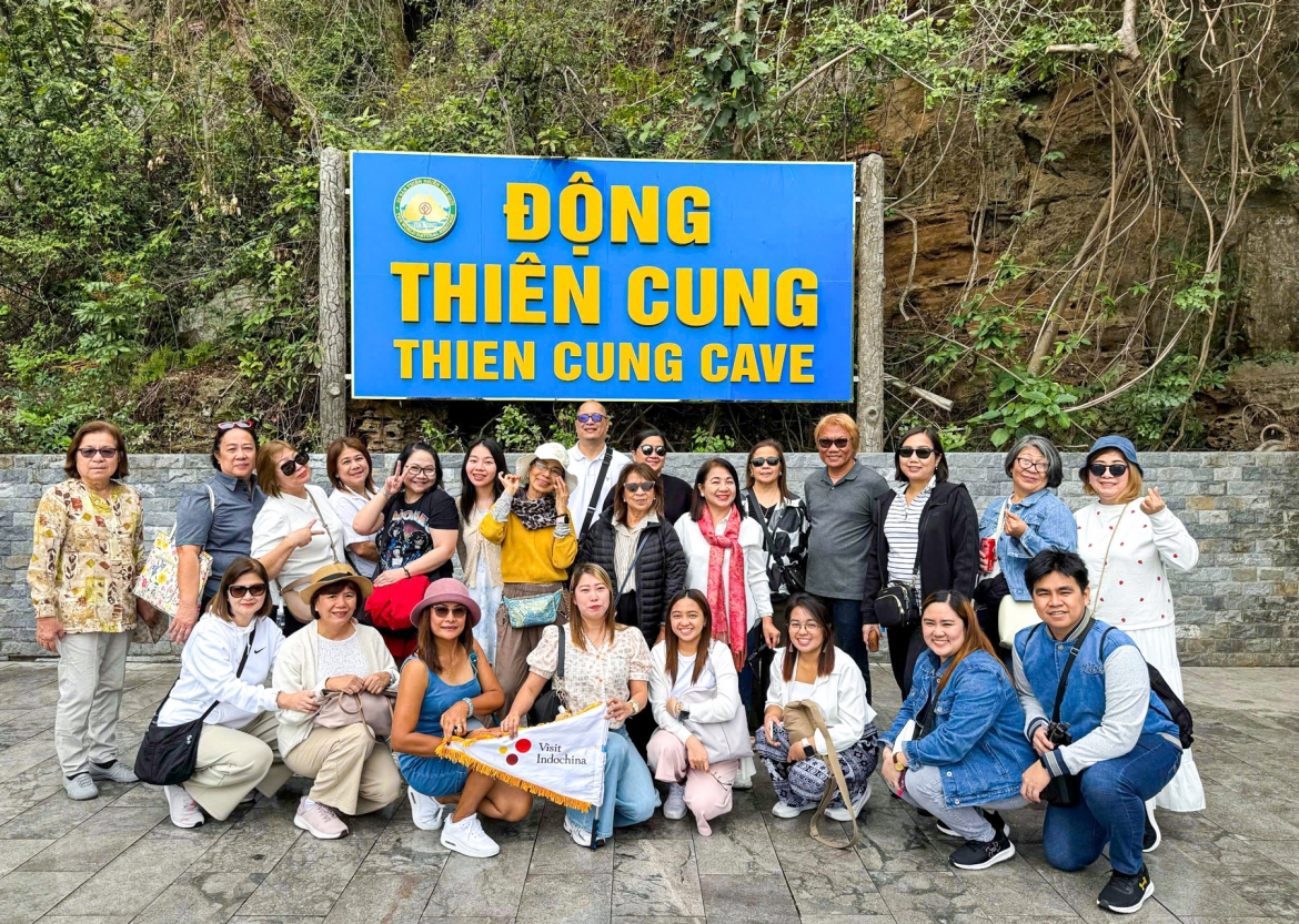 Du khách Thái Lan thăm vịnh Hạ Long. Ảnh: Sơn Thủy