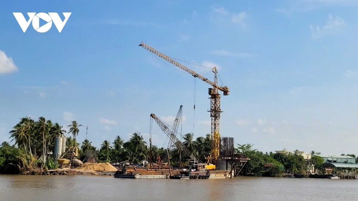 Cao tốc Cần Thơ - Cà Mau vẫn thiếu gần 4 triệu m3 cát.