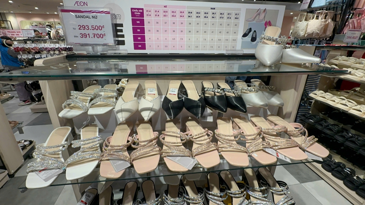 Giầy dép, thời trang cũng là mặt hàng được nhiều khách hàng quan tâm dịp 8/3