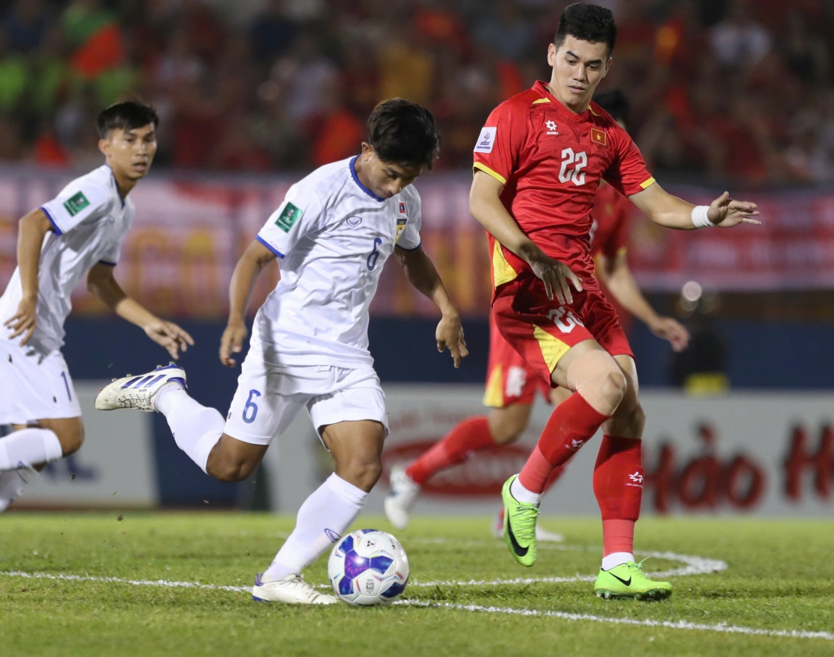 Tiến Linh rất chịu khó di chuyển ở trận đấu này (Ảnh: Đức Minh)