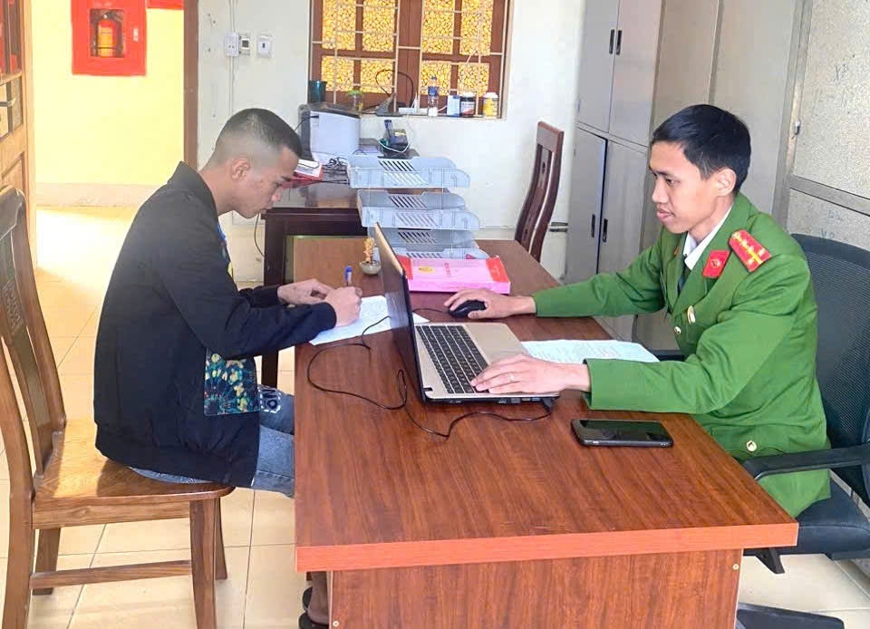 Đối tượng Nguyễn Quang Chinh tại cơ quan công an.