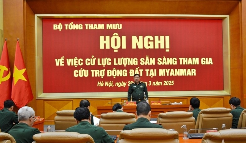 Thượng tướng Huỳnh Chiến Thắng chủ trì hội nghị.