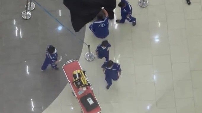 Vụ việc xảy ra vào tối ngày 17/3 tại TTTM Vạn Hạnh Mall (Ảnh: Cắt từ clip)