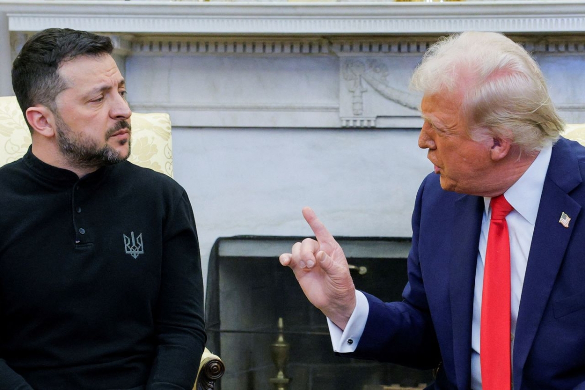 Tổng thống Donald Trump trao đổi với Tổng thống Ukraine Volodymyr Zelensky tại Nhà Trắng vào 28/2. Ảnh: Reuters