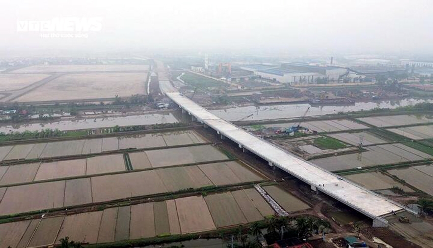 Trước đó, ngày 16/1, cầu vượt sông Hóa nối Hải Phòng và Thái Bình chính thức hợp long sau 9 tháng thi công