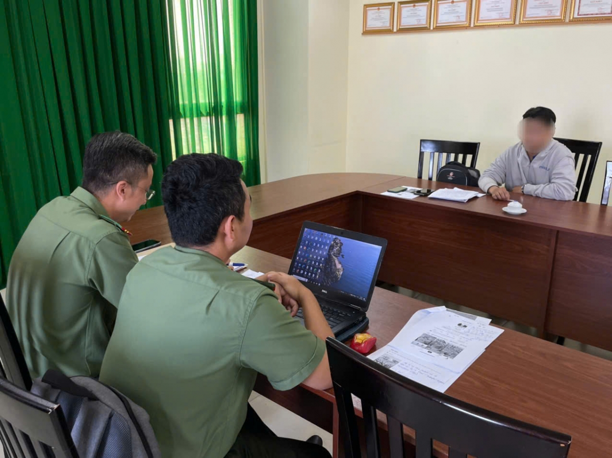 Cơ quan Công an làm việc với P.V.N.T (Ảnh: Công an cung cấp)