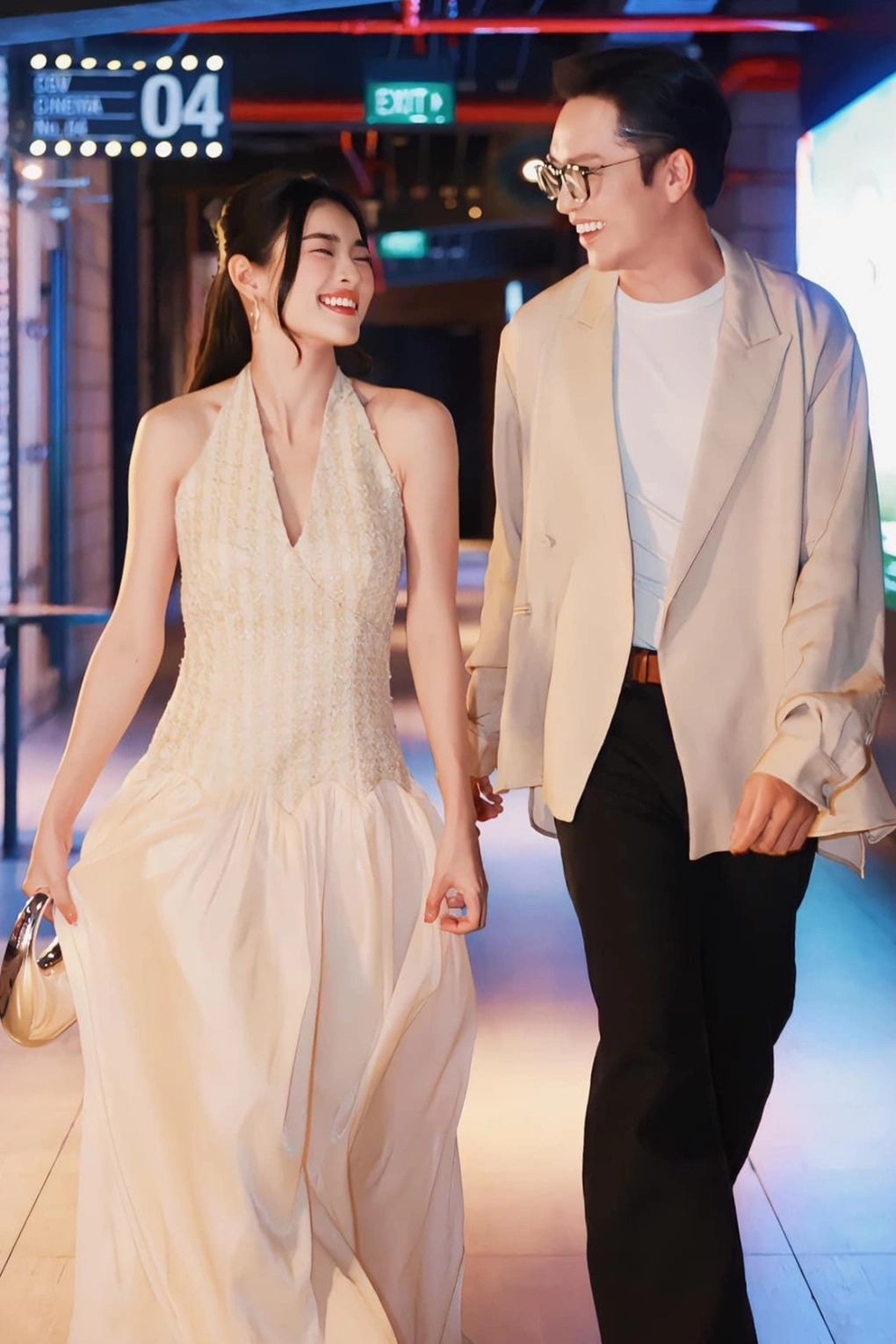 Sau khi cùng đóng chính trong phim kinh dị Âm dương lộ (ra rạp cuối tháng 3), Bạch Công Khanh và Lan Thy vướng nghi vấn “phim giả tình thật”. Khi được hỏi về việc hay xuất hiện chung gần đây, cặp đôi không thừa nhận hay phủ nhận, cho rằng nếu bị nghi ngờ yêu nhau chứng tỏ họ nhập vai tốt.
