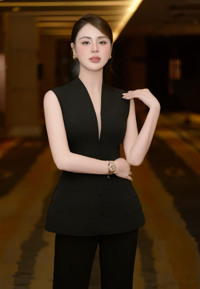 "Ngoài đời em đẹp một kiểu. Trên mạng em đẹp một kiểu khác!", diễn viên Lương Thu Trang tự nhận xét về vẻ đẹp bản thân.