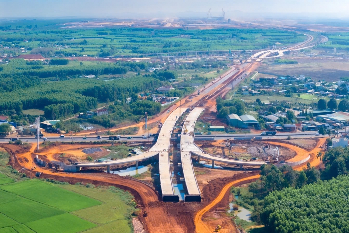 Công trình được khởi công vào tháng 7/2023, thời gian xây dựng là 885 ngày.