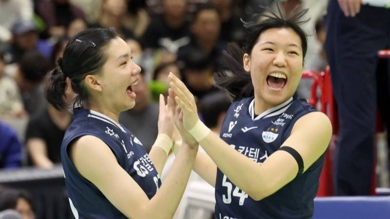 Niềm vui của Bích Thủy và đồng đội. (Ảnh: KOVO). 