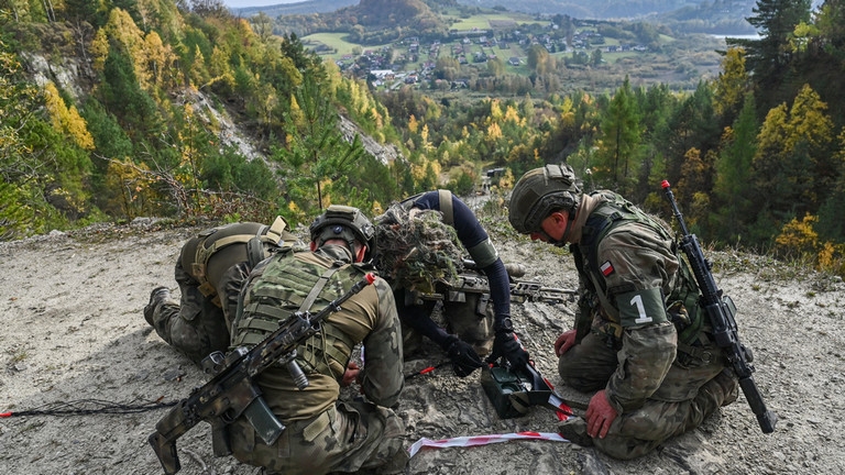 Binh sĩ NATO tham gia cuộc tập trận Recon Clash-22 năm 2022 ở Ba Lan. Ảnh: Getty