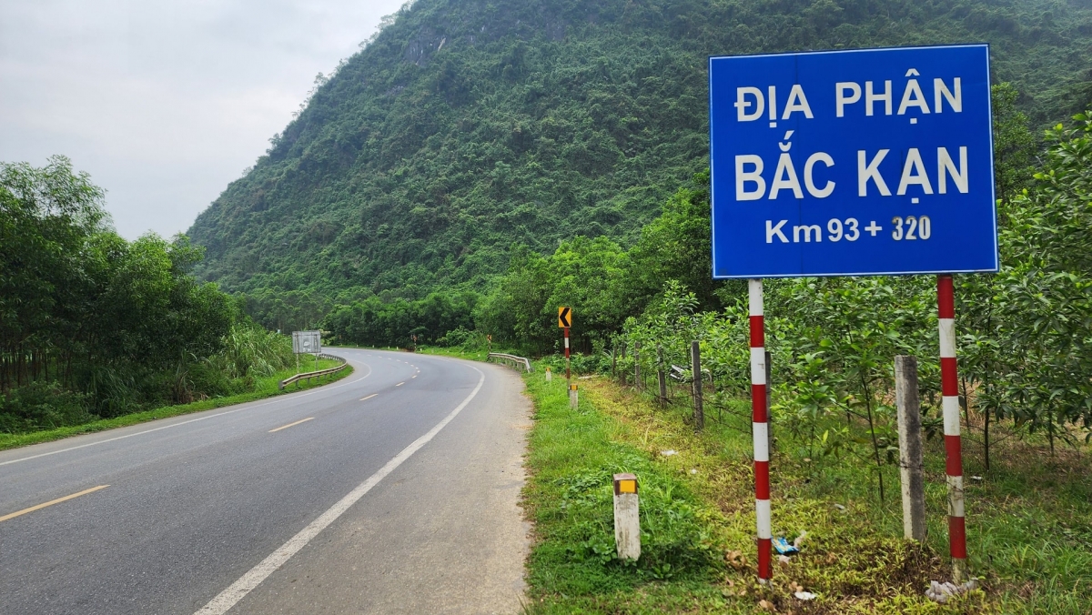 Bộ GTVT vừa phê duyệt kết quả lựa chọn nhà thầu thi công dự án đầu tư xây dựng tuyến Chợ Mới - Bắc Kạn với giá trị trúng thầu gần 4.800 tỷ đồng.