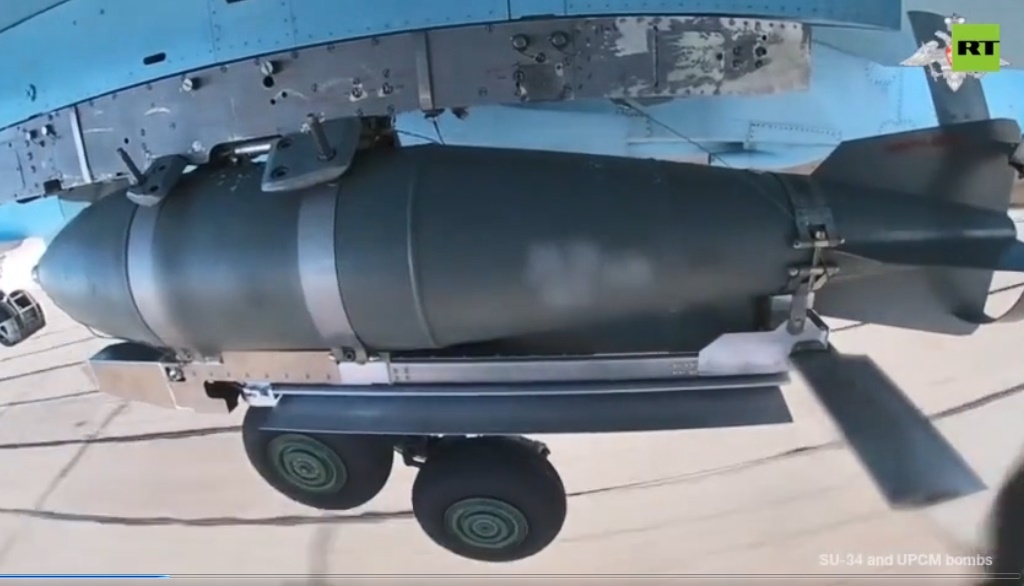 Bom UMPK của Nga, gắn ở bụng oanh tạc cơ Su-34. Ảnh: Bộ Quốc phòng Nga.