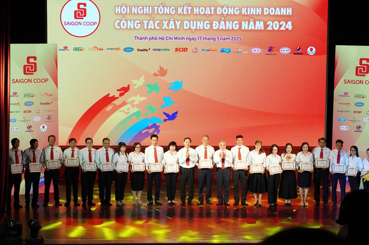 Các cá nhân đạt thành tích xuất sắc trong năm 2024