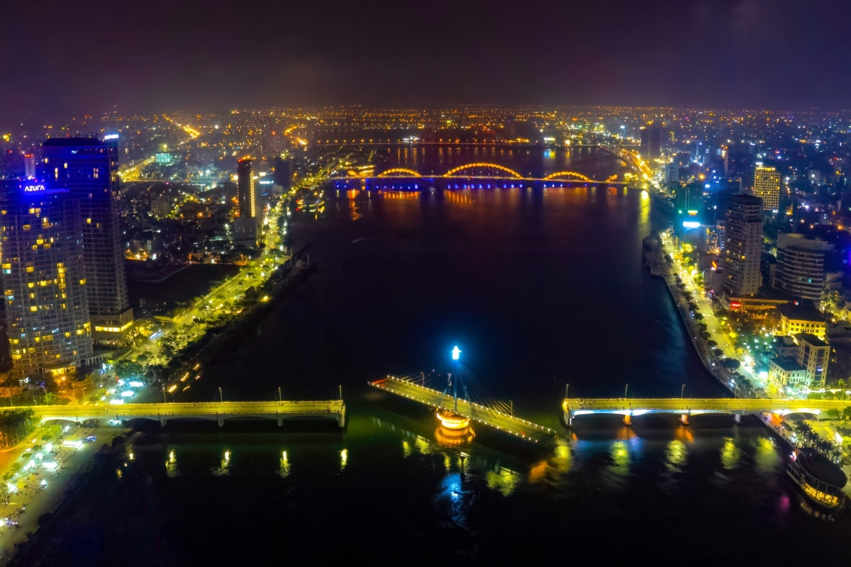 Cầu quay Sông Hàn khánh thành vào năm 2000 tạo bước đột phá trong chủ trương “mở rộng không gian đô thị” của Đà Nẵng. Ảnh: Nguyễn Trình