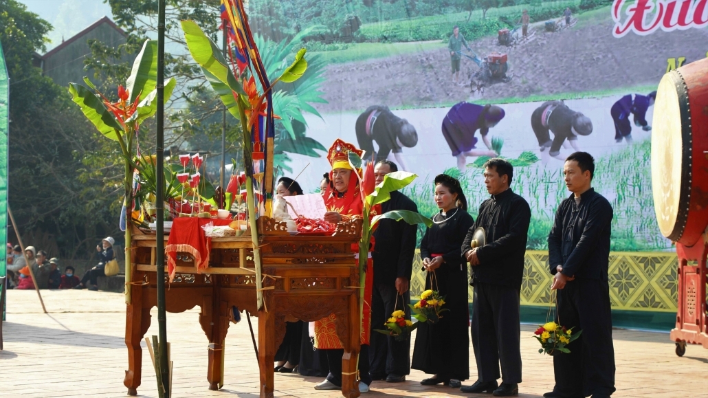 Chủ lễ đọc bài khấn