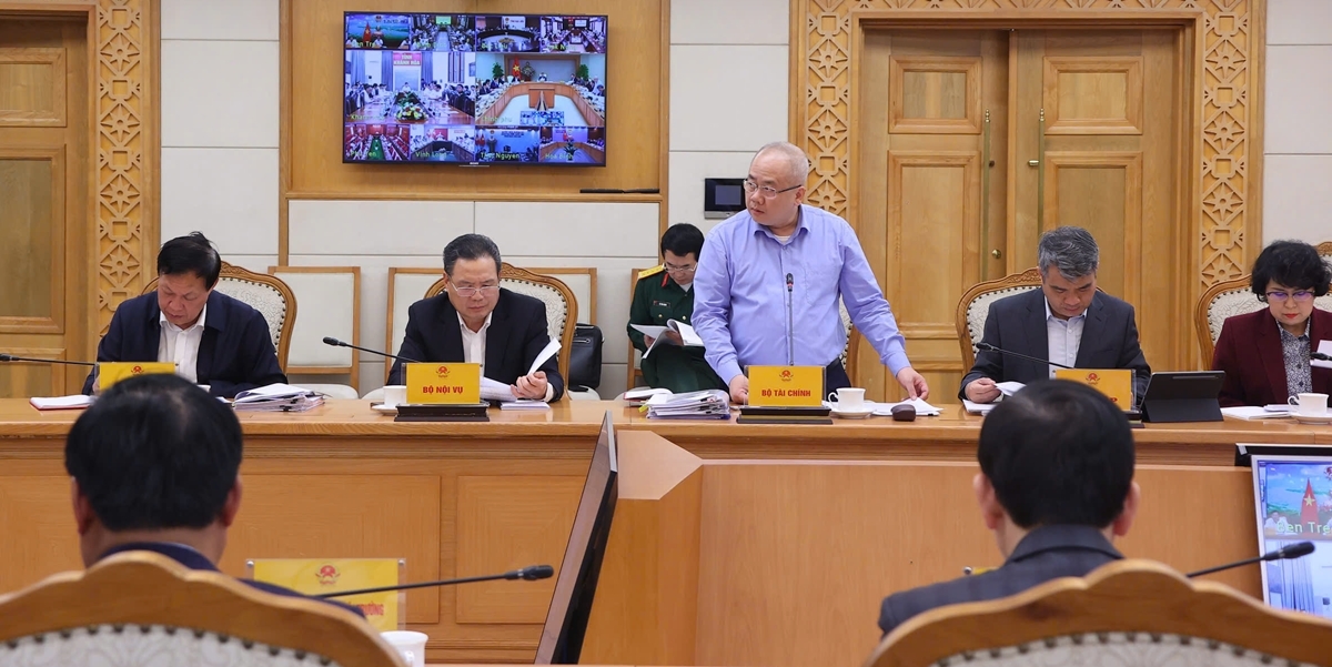 Thứ trưởng Bộ Tài chính Đỗ Thành Trung phát biểu tại cuộc họp.