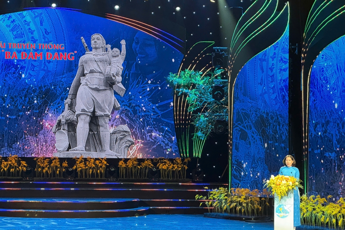 Bà Lê Kim Anh - Chủ tịch Hội LHPN Hà Nội phát biểu tại chương trình