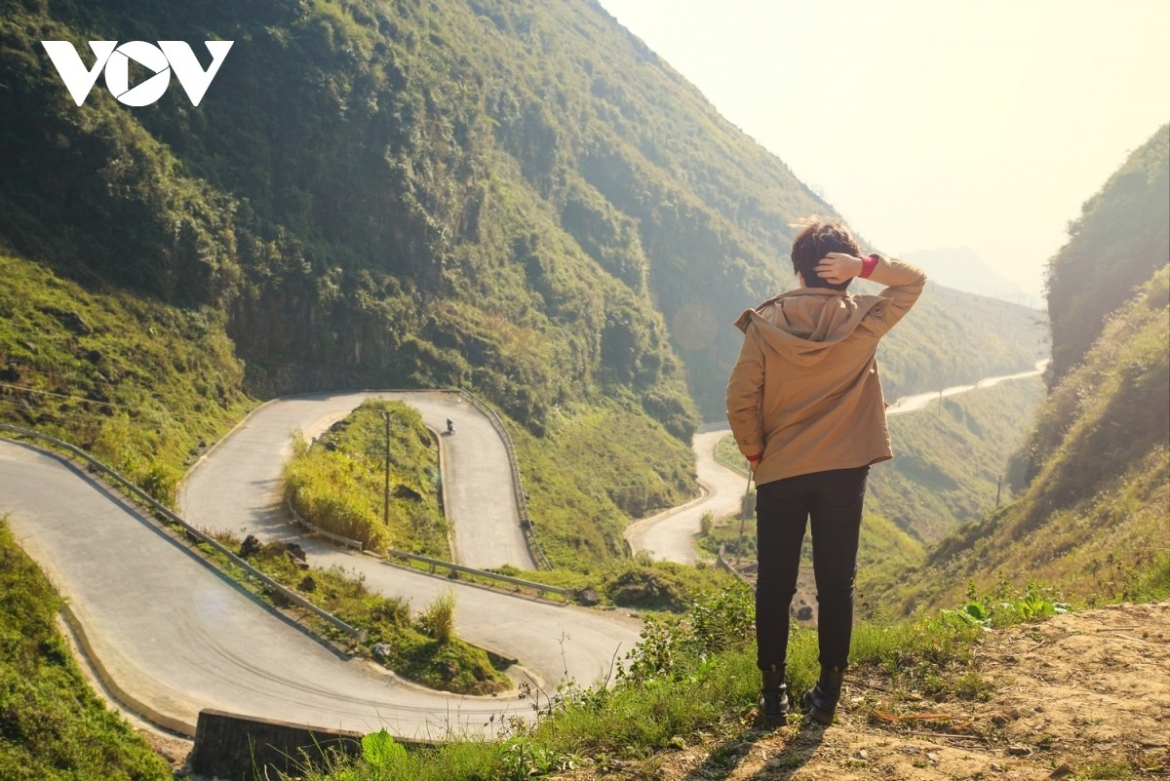 Những cung đường uốn lượn là nét đặc trưng tại Hà Giang. Ảnh: Viễn Du