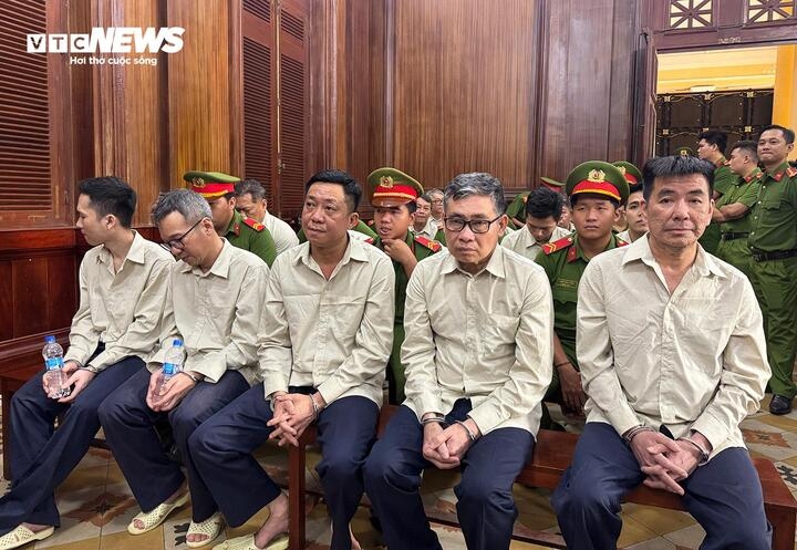 Các bị cáo tại phiên toà. (Ảnh: Hoàng Thọ)