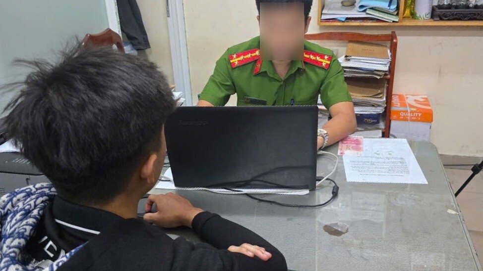 Các đối tượng tại trụ sở công an (Ảnh: CA tỉnh Đồng Nai)